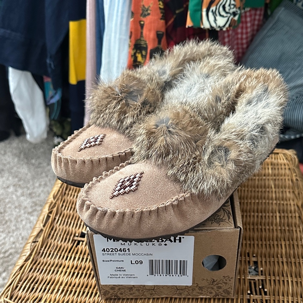 Manitobah Women's Tan Moccasins with Fur Trim